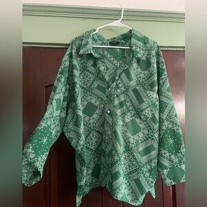 Vici Dolls Green paisley print button down oversized blouse - Size Medium